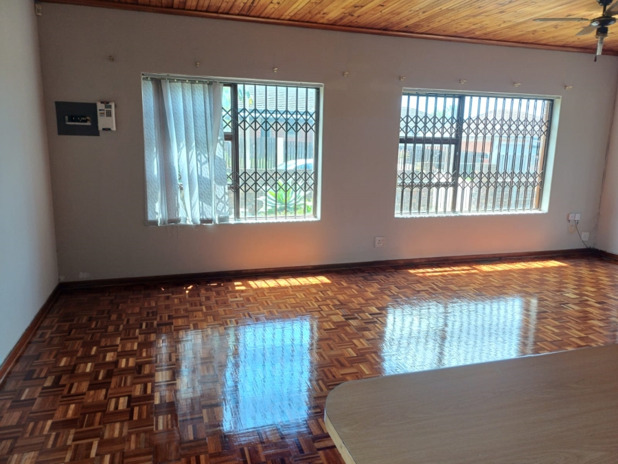 To Let 3 Bedroom Property for Rent in Wavecrest Eastern Cape